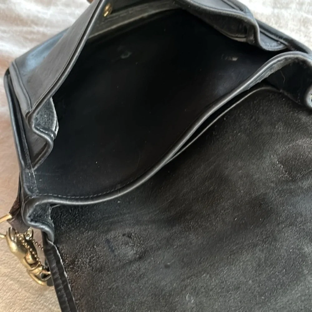Vintage Coach Classic Leather Crossbody - Picture 11 of 13